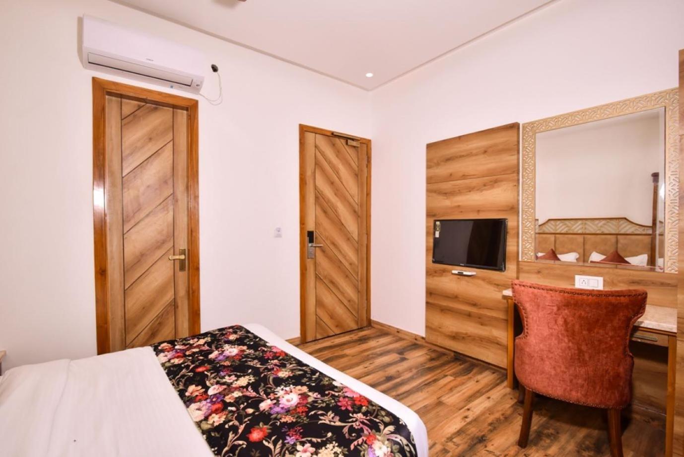 Hotel Rv Golden 암리차르 외부 사진