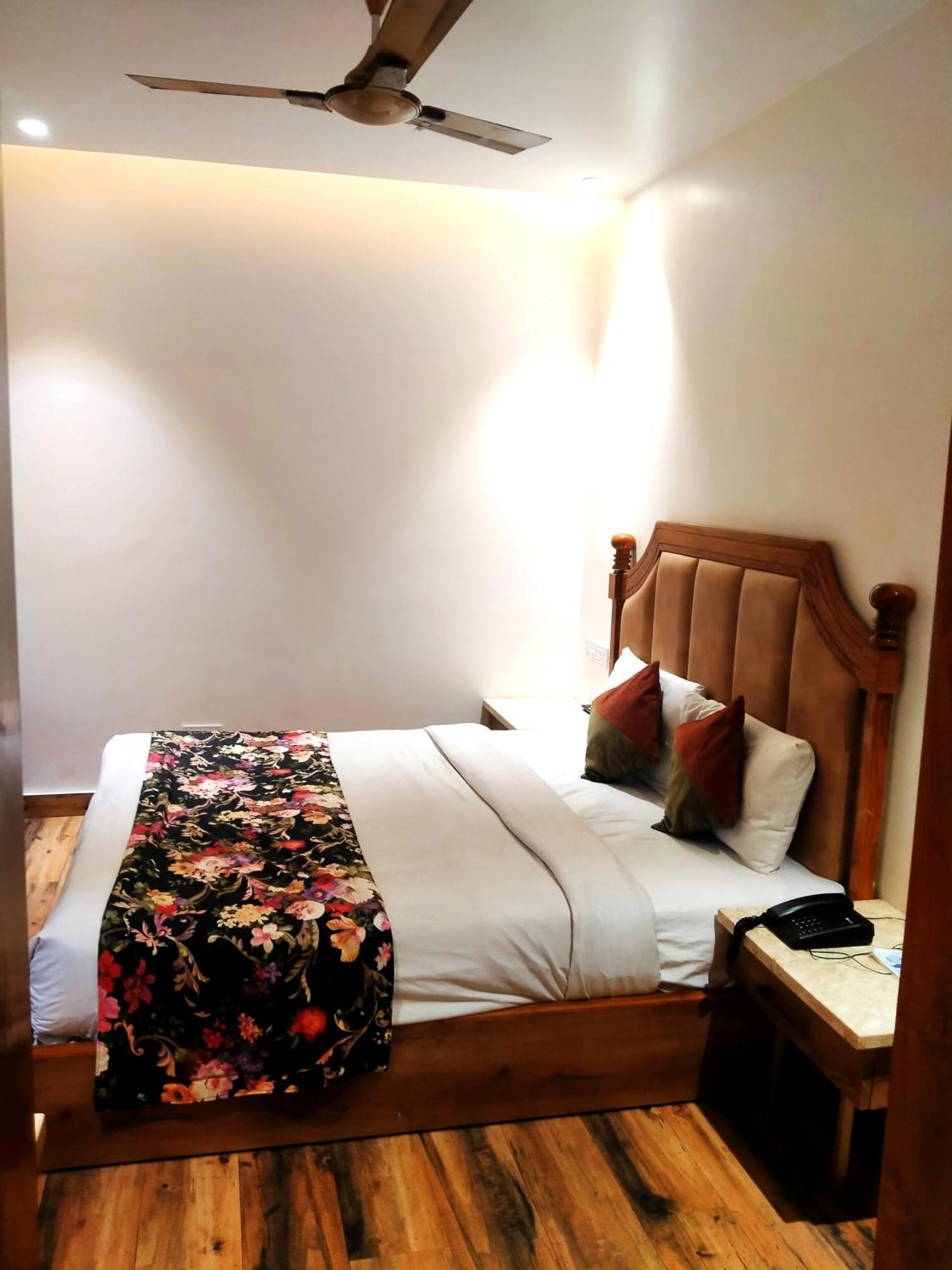 Hotel Rv Golden 암리차르 외부 사진