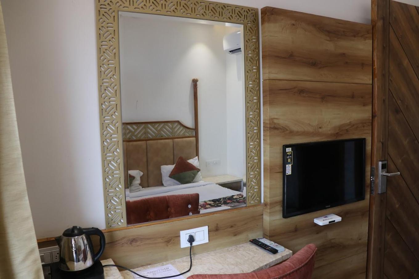 Hotel Rv Golden 암리차르 외부 사진