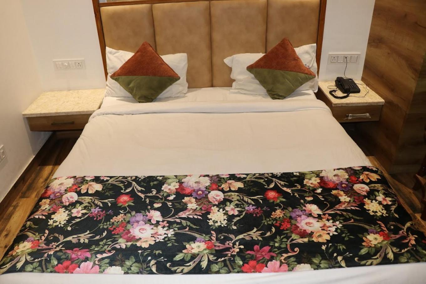 Hotel Rv Golden 암리차르 외부 사진